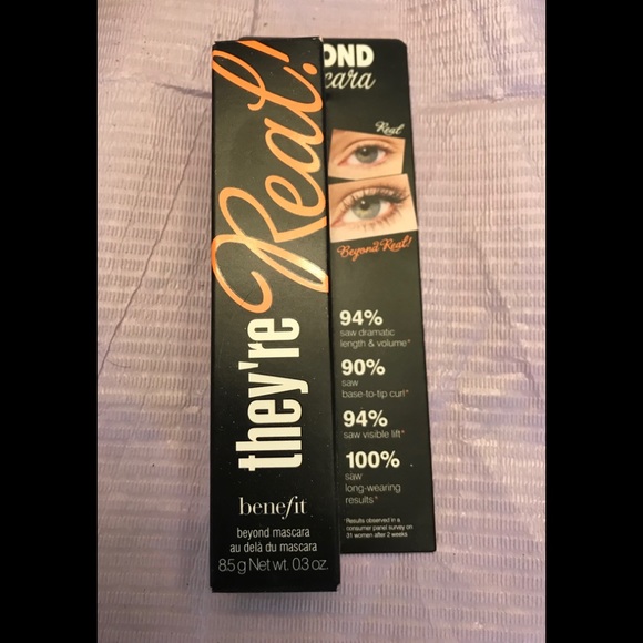 NEW Benefits There Real black mascara - Picture 2 of 2